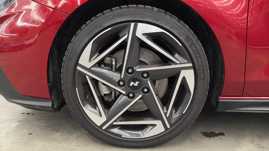 2024 Hyundai i30 N Line, Automatic, 28682 km, Left Front Wheel