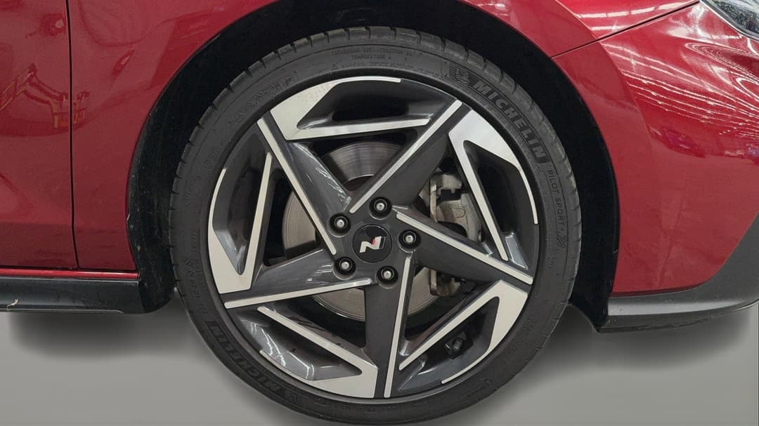 2024 Hyundai i30 N Line, Automatic, 28682 km, Right Front Wheel