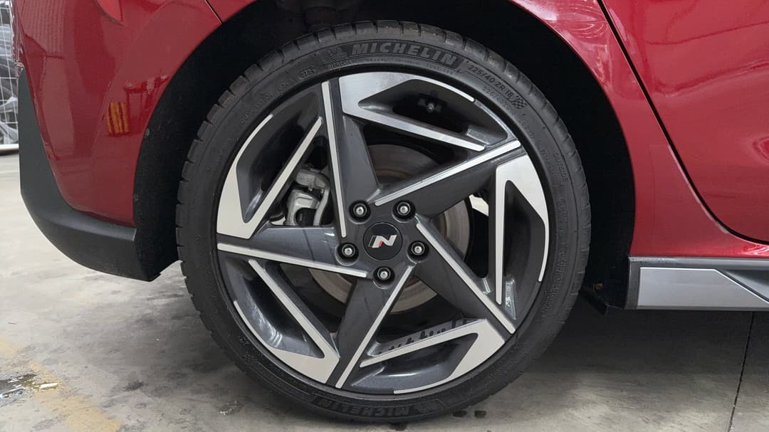2024 Hyundai i30 N Line, Automatic, 28682 km, Right Rear Wheel