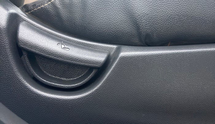 2017 Hyundai Grand i10 SPORTZ 1.2 KAPPA VTVT, Petrol, Manual, 43,605 km, Driver Side Adjustment Panel