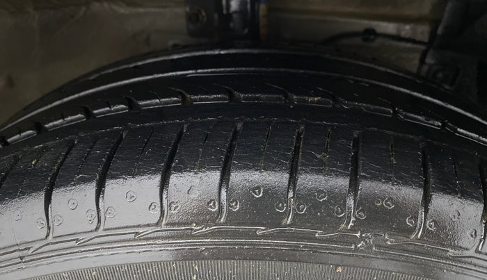 2016 Maruti Ciaz ZXI, Petrol, Manual, 35,851 km, Right Front Tyre Tread