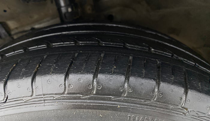 2016 Maruti Ciaz ZXI, Petrol, Manual, 35,851 km, Left Front Tyre Tread