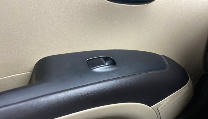 2015 Hyundai i10 SPORTZ 1.1 IRDE2, Petrol, Manual, 59,279 km, Left front window switch / handle - Switch/handle not functional