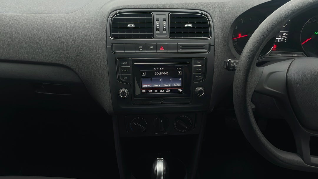 2014 Volkswagen Polo 66 Tsi Trendline, Automatic, 78794 km, Center Console