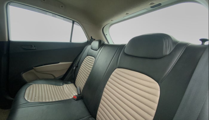 2017 Hyundai Grand i10 MAGNA 1.2 VTVT, CNG, Manual, 33,785 km, Right Side Rear Door Cabin