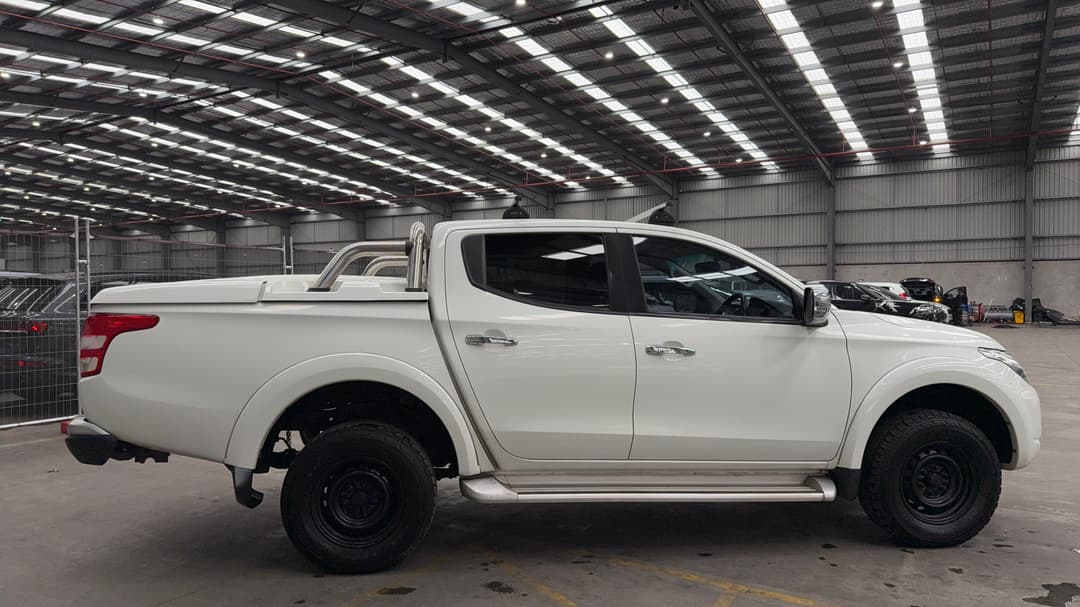 2017 Mitsubishi Triton Gls (4x4), Manual, 173564 km, Right Side View