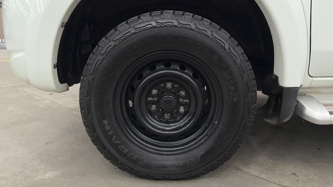 2017 Mitsubishi Triton Gls (4x4), Manual, 173564 km, Left Front Wheel