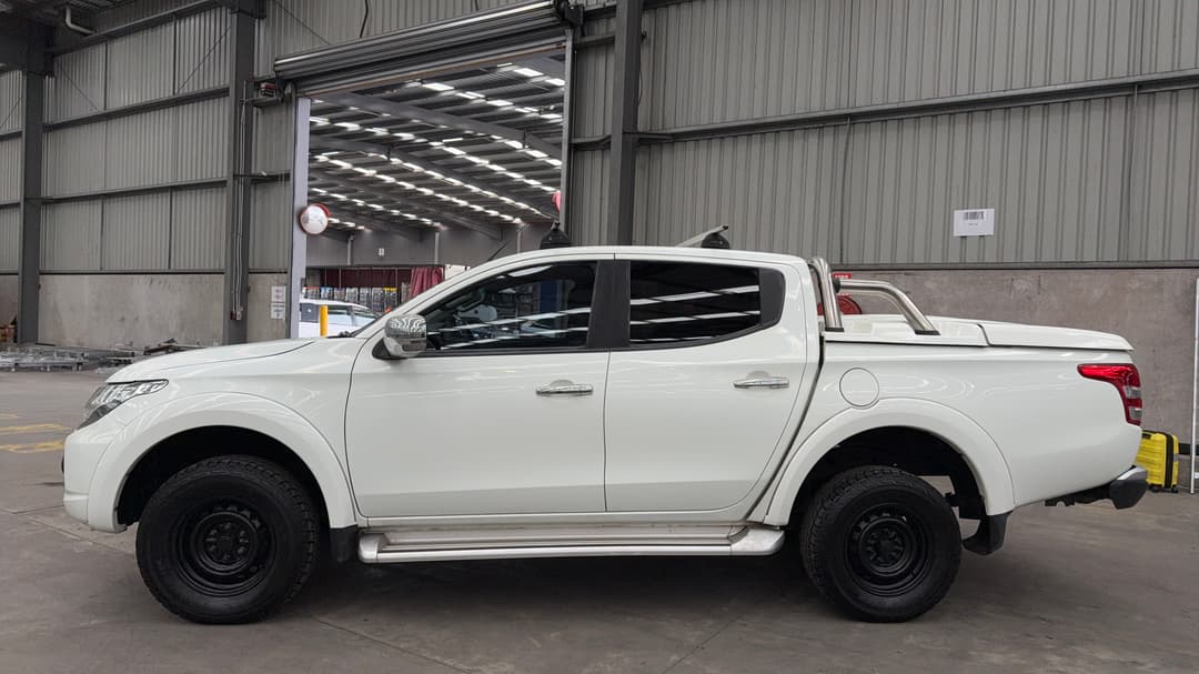 2017 Mitsubishi Triton Gls (4x4), Manual, 173564 km, Left Side View