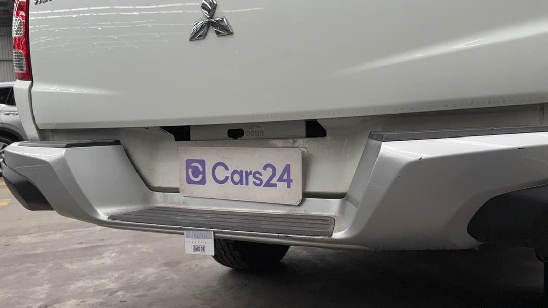 2017 Mitsubishi Triton Gls (4x4), Manual, 173564 km, Bumper Rear Chip