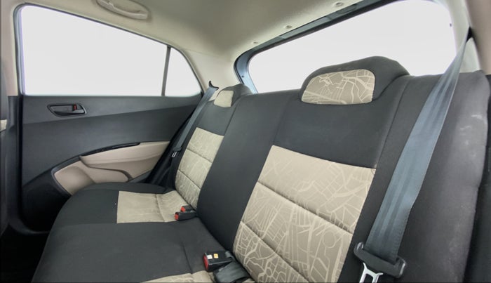 2016 Hyundai Grand i10 MAGNA 1.2 VTVT, Petrol, Manual, 45,057 km, Right Side Rear Door Cabin