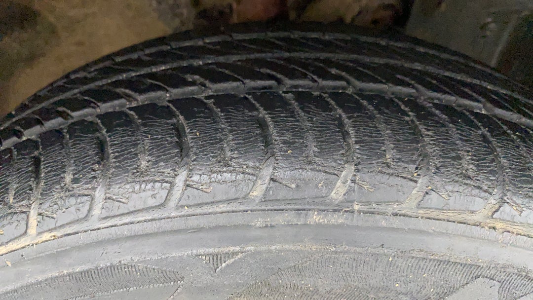 Right Front Tyre Tread