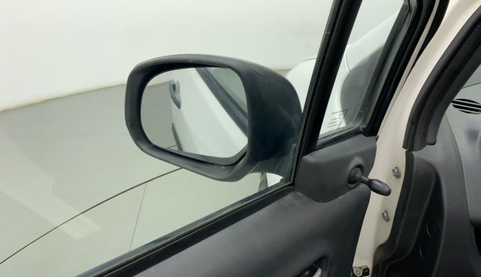 2014 Maruti Ritz VDI, Diesel, Manual, 72,395 km, Left rear-view mirror - ORVM knob broken and not working