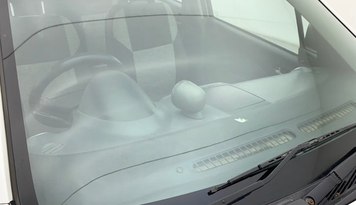 2014 Maruti Ritz VDI, Diesel, Manual, 72,395 km, Front windshield - Minor spot on windshield