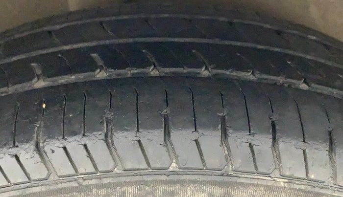 2014 Maruti Ritz VDI, Diesel, Manual, 72,395 km, Right Rear Tyre Tread