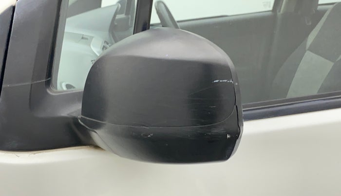 2014 Maruti Ritz VDI, Diesel, Manual, 72,395 km, Left rear-view mirror - Cover has minor damage
