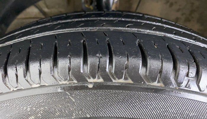 2017 Maruti Dzire VXI, Petrol, Manual, 35,229 km, Left Front Tyre Tread