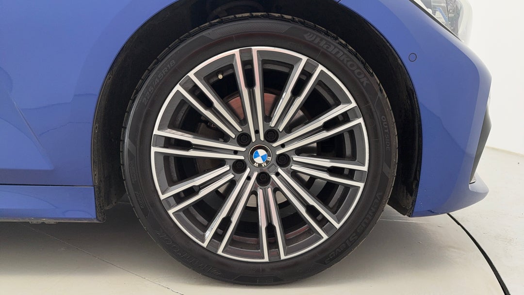 2021 BMW 3 20i M Sport, Automatic, 75322 km, Right Front Wheel