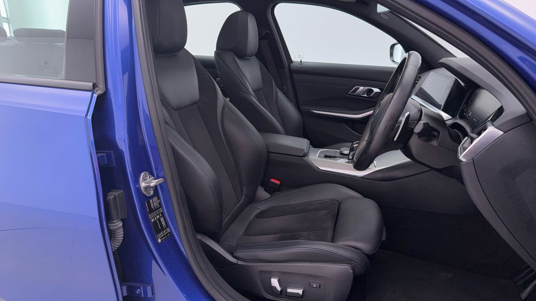 2021 BMW 3 20i M Sport, Automatic, 75322 km, Right Side Front Door Cabin View