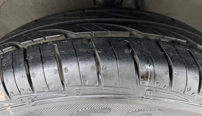 2017 Maruti Alto 800 LXI, Petrol, Manual, 9,958 km, Left Front Tyre Tread