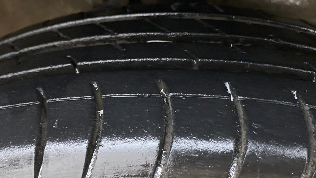 Right Front Tyre Tread