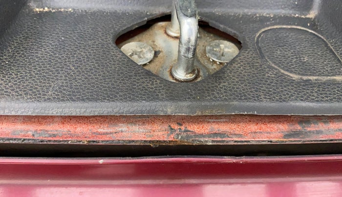 2014 Maruti Ritz ZDI, Diesel, Manual, 91,045 km, Dicky (Boot door) - Minor rust Inside Panel