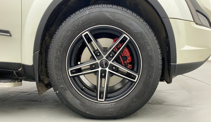 2019 Mahindra XUV500 W7, Diesel, Manual, 25,899 km, Right Front Wheel