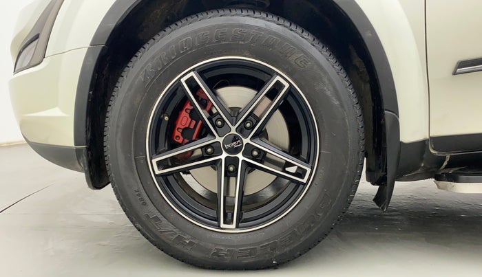 2019 Mahindra XUV500 W7, Diesel, Manual, 25,899 km, Left Front Wheel