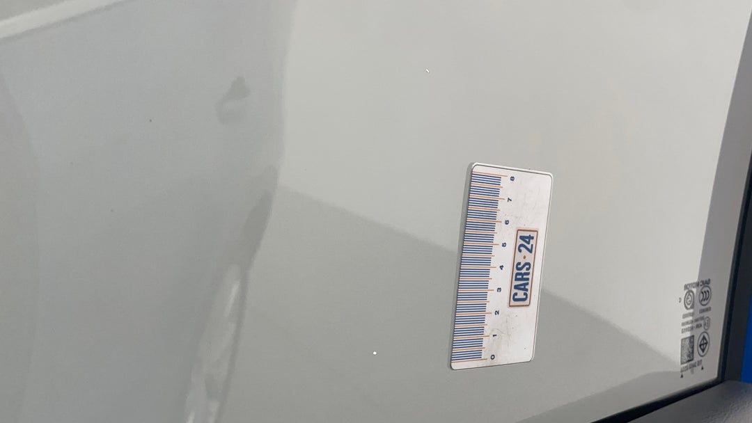 Window Glass Front RHS Tinting Scratched