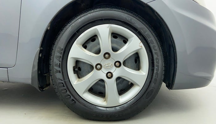 2011 Hyundai Verna FLUIDIC 1.6 EX CRDI, Diesel, Manual, 1,02,362 km, Right Front Tyre