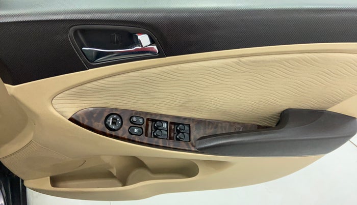 2011 Hyundai Verna FLUIDIC 1.6 EX CRDI, Diesel, Manual, 1,02,362 km, Driver Side Door Panels Controls