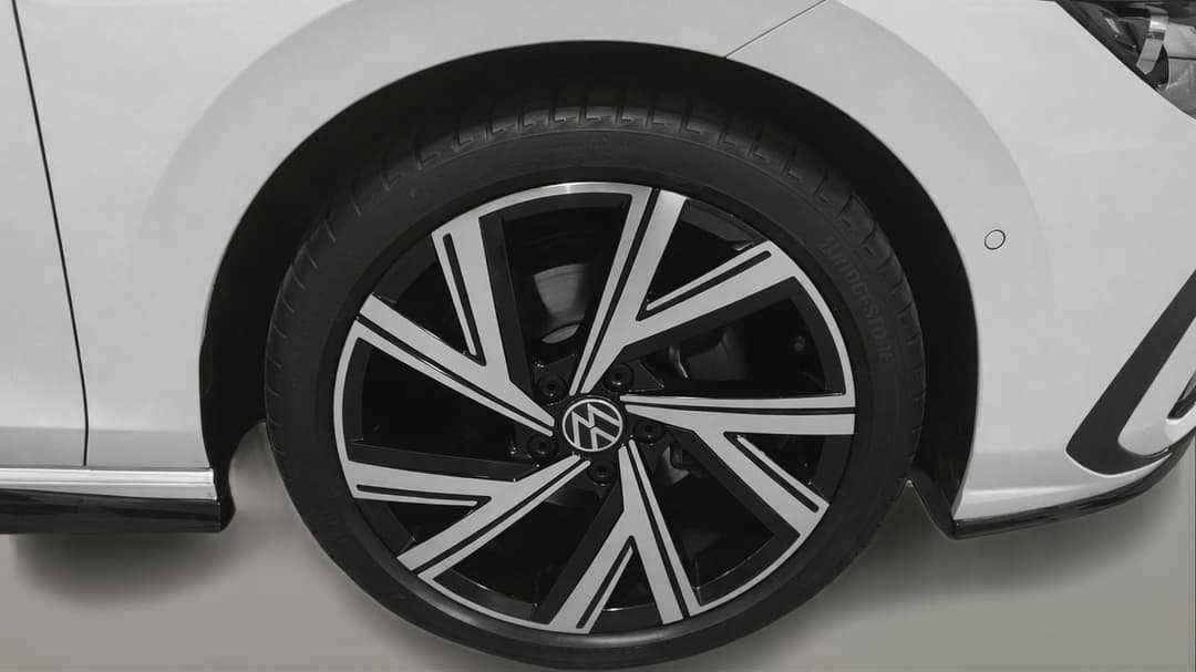 2021 Volkswagen Golf 110tsi R-line, Automatic, 20533 km, Right Front Wheel