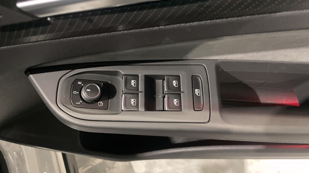 2021 Volkswagen Golf 110tsi R-line, Automatic, 20533 km, Drivers Side Door Panel Controls