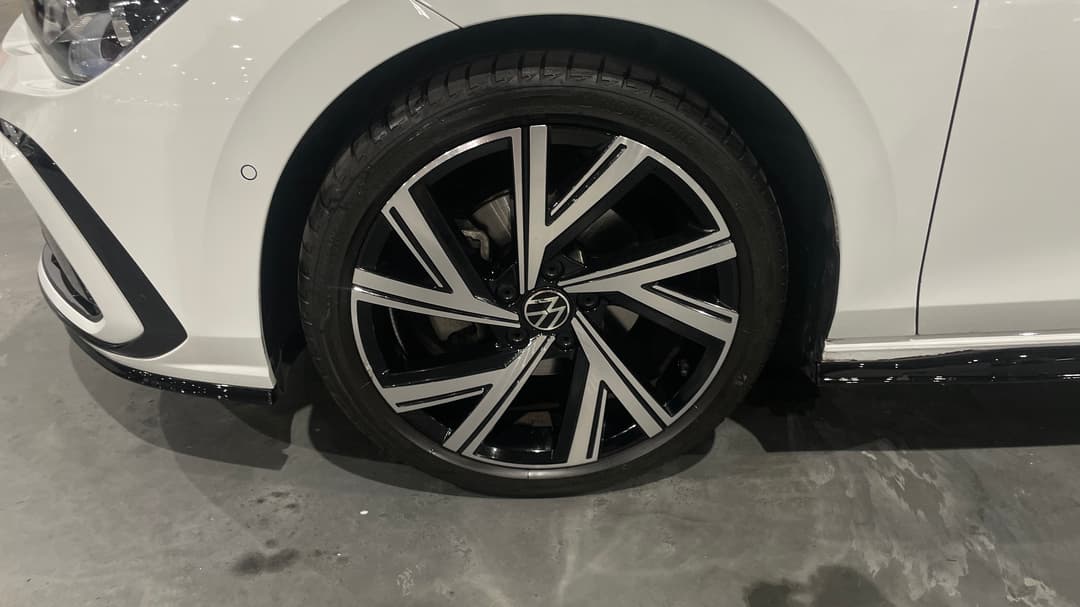 2021 Volkswagen Golf 110tsi R-line, Automatic, 20533 km, Left Front Wheel