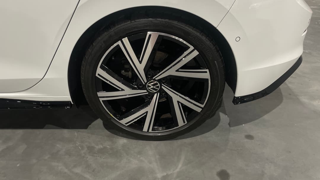 2021 Volkswagen Golf 110tsi R-line, Automatic, 20533 km, Left Rear Wheel