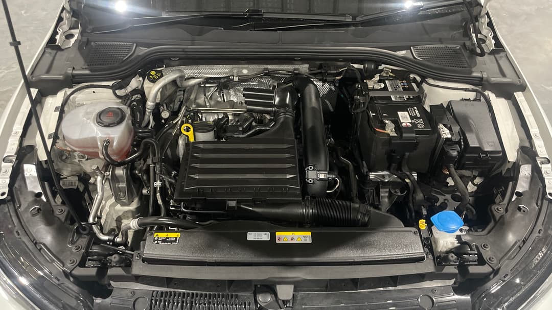 2021 Volkswagen Golf 110tsi R-line, Automatic, 20533 km, Open Bonnet (Engine)