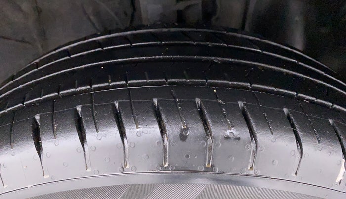 2019 Hyundai VENUE S MT 1.2 KAPPA, Petrol, Manual, 9,852 km, Right Front Tyre Tread