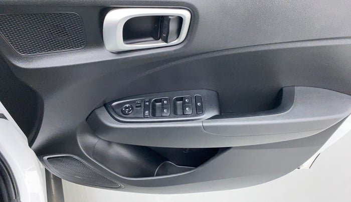 2019 Hyundai VENUE S MT 1.2 KAPPA, Petrol, Manual, 9,852 km, Driver Side Door Panels Control