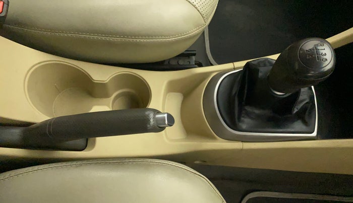 2015 Hyundai Verna FLUIDIC 4S 1.6 VTVT S(O), Petrol, Manual, 64,530 km, Gear Lever