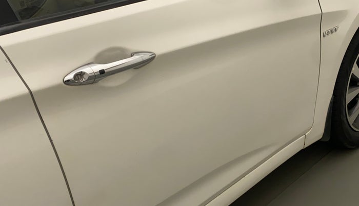 2015 Hyundai Verna FLUIDIC 4S 1.6 VTVT S(O), Petrol, Manual, 64,530 km, Driver-side door - Paint has faded