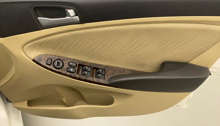 2015 Hyundai Verna FLUIDIC 4S 1.6 VTVT S(O), Petrol, Manual, 64,530 km, Driver Side Door Panels Control