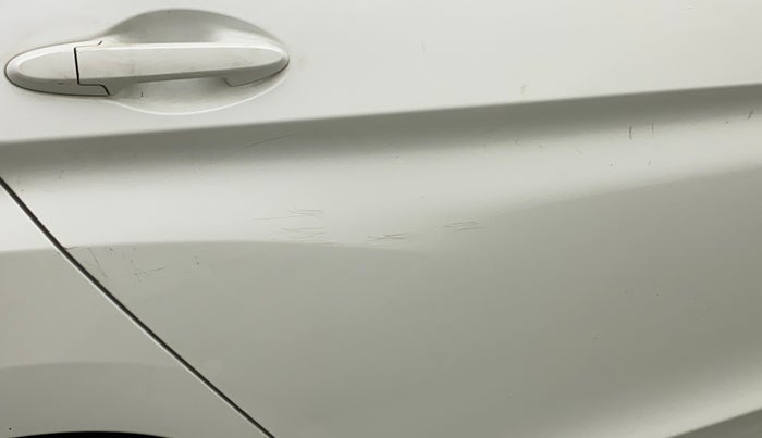 2016 Honda City 1.5L I-VTEC SV, CNG, Manual, 68,878 km, Right rear door - Minor scratches