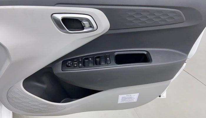 2022 Hyundai GRAND I10 NIOS SPORTZ CNG MT, CNG, Manual, 1,356 km, Driver Side Door Panels Control