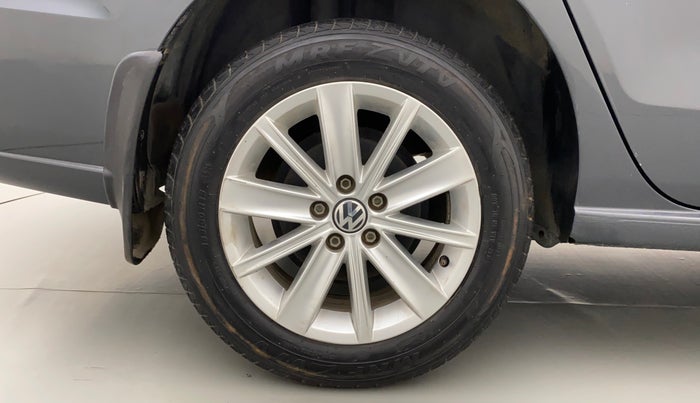 2016 Volkswagen Vento HIGHLINE PETROL AT, Petrol, Automatic, 72,451 km, Right Rear Wheel