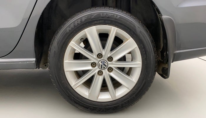 2016 Volkswagen Vento HIGHLINE PETROL AT, Petrol, Automatic, 72,451 km, Left Rear Wheel