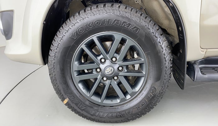 2015 Toyota Fortuner 3.0 AT 4X2, Diesel, Automatic, 90,167 km, Left Front Wheel