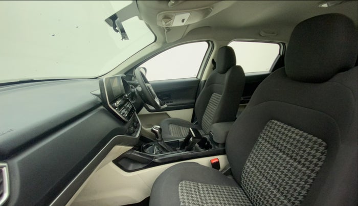 2022 Tata Safari XMA, Diesel, Automatic, 20,858 km, Right Side Front Door Cabin