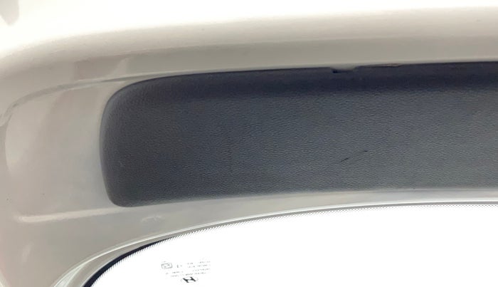 2017 Hyundai Eon ERA PLUS (O), Petrol, Manual, 62,413 km, Dicky (Boot door) - Trim lock has minor damage