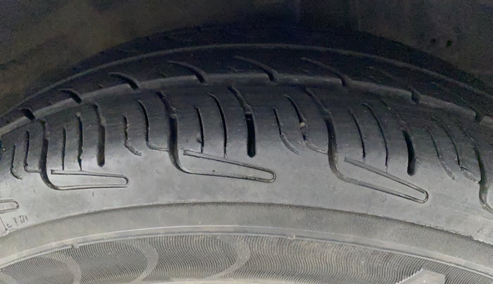 2017 Hyundai Eon ERA PLUS (O), Petrol, Manual, 62,413 km, Right Front Tyre Tread