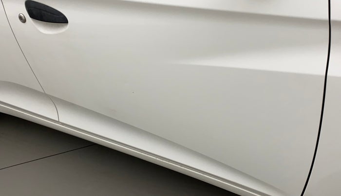 2017 Hyundai Eon ERA PLUS (O), Petrol, Manual, 62,413 km, Driver-side door - Slightly dented