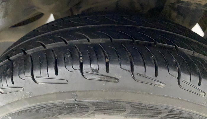 2017 Hyundai Eon ERA PLUS (O), Petrol, Manual, 62,413 km, Left Rear Tyre Tread